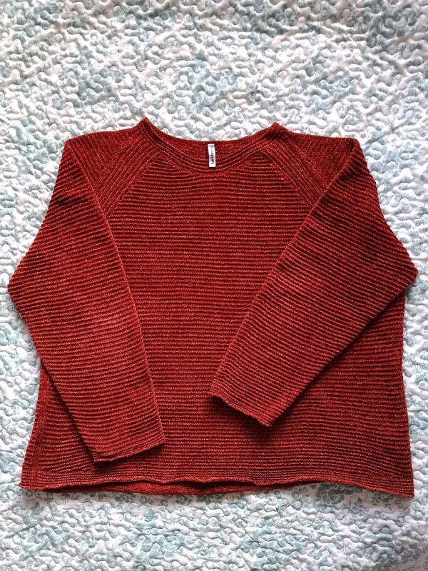 vista frontal de sweter de lana marron