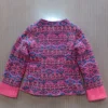 campera estampada vista de su espalda