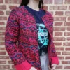campera estampada vista en diagonal por su lado derecho