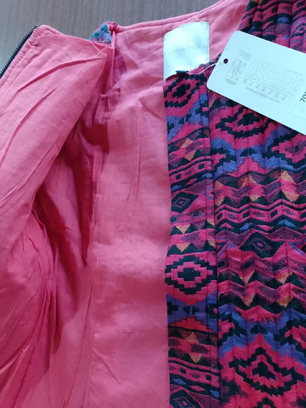 campera estampada vista con detalle de su parte interior